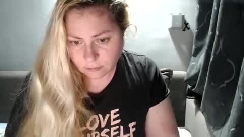 Snapshot of candycream74 chatting on February 2025 04:44:01 PM Laura online show from February 2025 04:44:01 PM