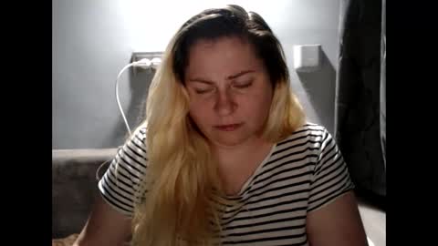 Snapshot of candycream74 chatting on September 2025 07:38:01 PM Laura online show from September 2025 07:38:01 PM