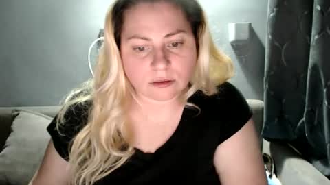 Snapshot of candycream74 chatting on September 2025 04:34:02 PM Laura online show from September 2025 04:34:02 PM