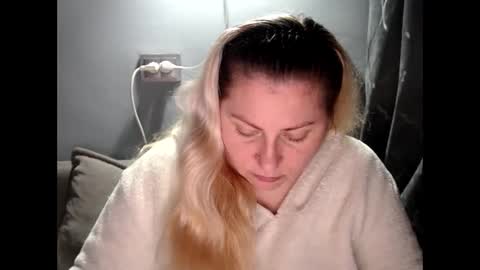 Snapshot of candycream74 chatting on October 2025 03:31:01 PM Laura online show from October 2025 03:31:01 PM