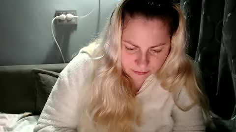 Snapshot of candycream74 chatting on October 2025 09:03:02 PM Laura online show from October 2025 09:03:02 PM