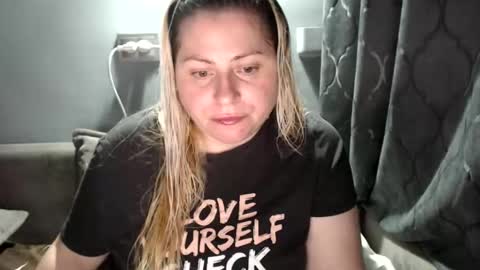 Snapshot of candycream74 chatting on October 2025 08:07:02 PM Laura online show from October 2025 08:07:02 PM