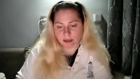 Snapshot of candycream74 chatting on October 2025 04:28:01 PM Laura online show from October 2025 04:28:01 PM