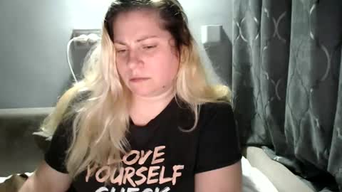 Snapshot of candycream74 chatting on October 2025 08:42:02 PM Laura online show from October 2025 08:42:02 PM