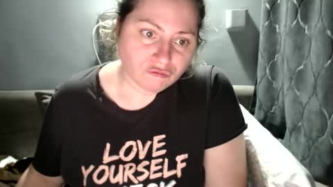 Snapshot of candycream74 chatting on October 2025 05:46:02 PM Laura online show from October 2025 05:46:02 PM