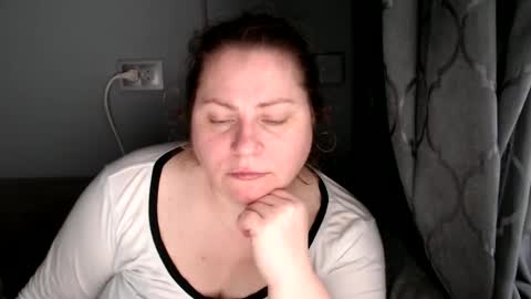 Snapshot of candycream74 chatting on November 2025 07:51:01 AM Laura online show from November 2025 07:51:01 AM