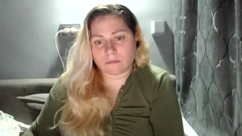 Laura online show from November 2025 05:23:01 PM