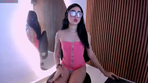candyglow_ online show from June 2026 05:52:01 PM