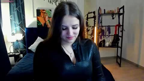 Sofia online show from November 2025 12:32:01 AM