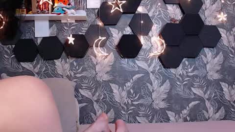 Mia online show from October 2025 03:50:02 AM