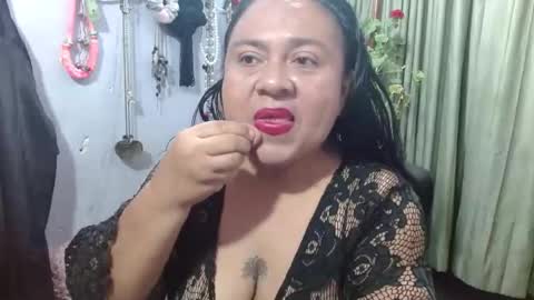 Snapshot of canelacollins chatting on December 2025 04:39:02 AM CanelaCollins online show from December 2025 04:39:02 AM