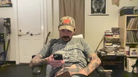 Snapshot of cantleavethehouse chatting on December 2024 11:39:02 PM cantleavethehouse online show from December 2024 11:39:02 PM