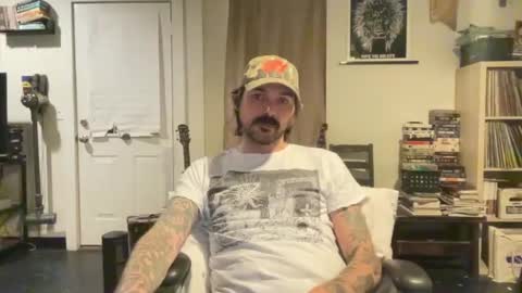 Snapshot of cantleavethehouse chatting on February 2025 02:32:02 AM cantleavethehouse online show from February 2025 02:32:02 AM