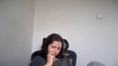 Emma online show from October 2025 07:38:02 AM