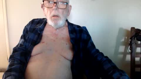 Snapshot of capt5105 chatting on June 2026 11:35:02 PM capt5105 online show from June 2026 11:35:02 PM