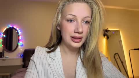 Snapshot of caramel_way chatting on February 2026 03:48:02 PM Stella online show from February 2026 03:48:02 PM