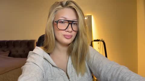 Snapshot of caramel_way chatting on February 2026 04:54:01 PM Stella online show from February 2026 04:54:01 PM