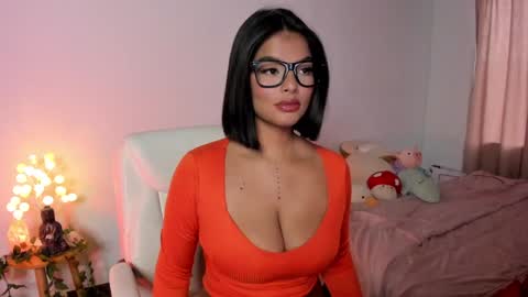 Snapshot of caramelo_xox chatting on December 2024 10:52:01 PM online show from December 2024 10:52:01 PM