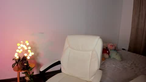 Snapshot of caramelo_xox chatting on February 2025 10:47:02 AM online show from February 2025 10:47:02 AM