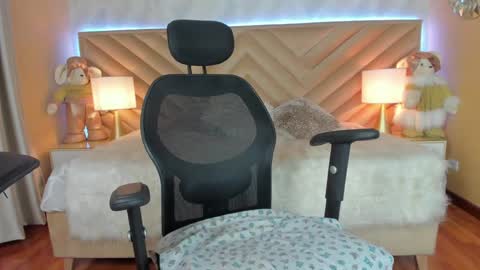 Snapshot of carla_santini chatting on December 2024 10:11:02 PM Carla Santini online show from December 2024 10:11:02 PM