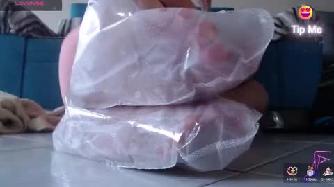 Snapshot of carlajames_1 chatting on March 2025 09:37:01 PM carlajames_1 online show from March 2025 09:37:01 PM