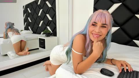 Carla Linares online show from June 2026 02:33:01 PM