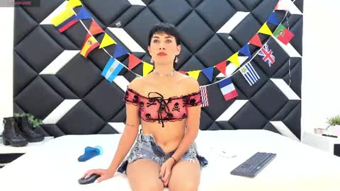 Carla Linares online show from June 2026 12:29:02 PM
