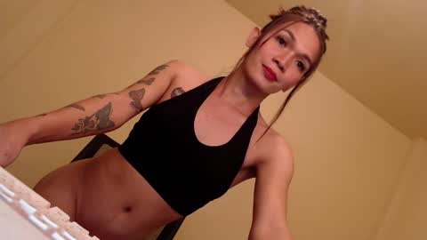 Snapshot of carlamour chatting on November 2025 10:01:02 PM Carla online show from November 2025 10:01:02 PM