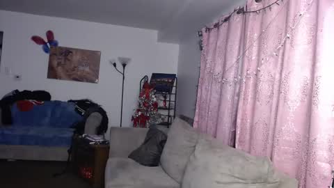 Snapshot of carliecreams chatting on January 2025 03:08:02 AM Carlie online show from January 2025 03:08:02 AM