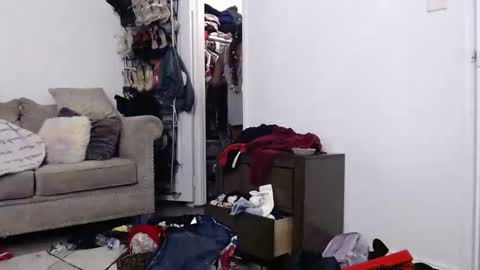 Carlie online show from November 2025 10:04:02 AM