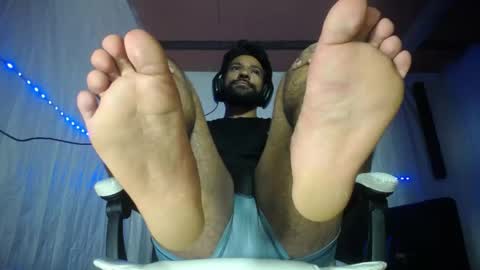carlo yates  thx for help me to reach 100 thumps up online show from May 2026 02:08:01 AM