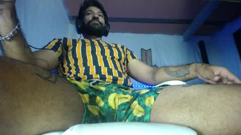 carlo yates  thx for help me to reach 100 thumps up online show from May 2026 01:22:01 AM