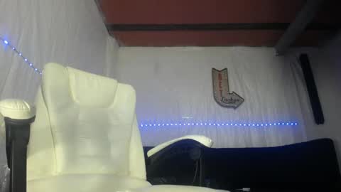 carlo yates  thx for help me to reach 100 thumps up online show from June 2026 10:57:01 PM