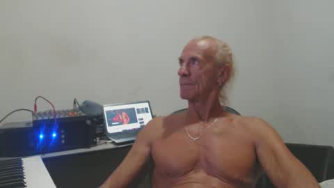 carlos online show from April 2026 11:50:01 PM