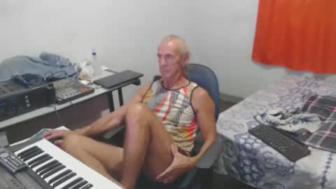 Snapshot of carlos2557 chatting on May 2026 01:55:01 AM carlos online show from May 2026 01:55:01 AM