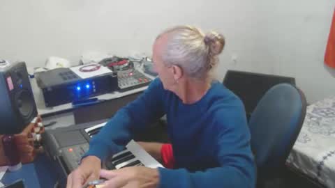Snapshot of carlos2557 chatting on June 2026 09:39:01 PM carlos online show from June 2026 09:39:01 PM