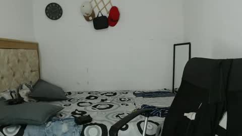 carlossmi01 online show from October 2025 03:40:02 AM