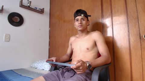 Snapshot of carloz_perez chatting on November 2025 03:00:02 PM carloz_perez online show from November 2025 03:00:02 PM
