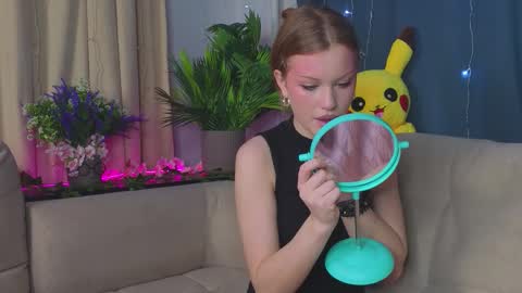 Snapshot of carlyneisenman chatting on December 2025 08:06:02 PM Eva online show from December 2025 08:06:02 PM