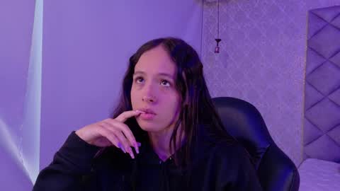 caro_adams1 online show from November 2025 12:05:02 PM