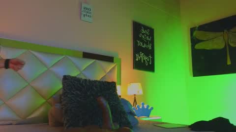 Carolina   online show from December 2024 12:03:01 PM