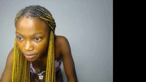 Snapshot of carobaby8 chatting on November 2025 06:18:02 PM caroline online show from November 2025 06:18:02 PM