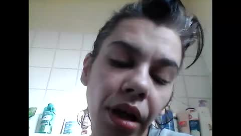 Snapshot of caroisback chatting on November 2025 08:57:01 AM caroisback online show from November 2025 08:57:01 AM