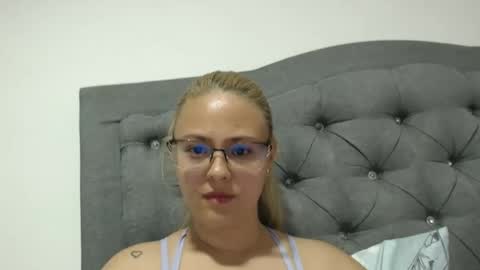 carolay02 online show from November 2025 01:59:02 AM