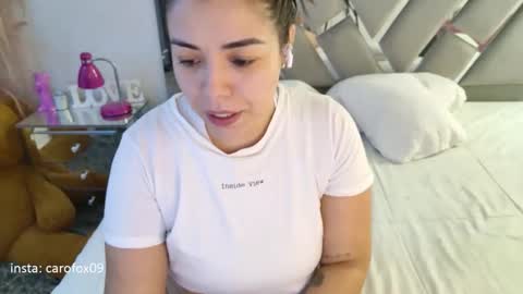 Snapshot of carolinafox_ chatting on June 2026 05:35:02 AM caroline online show from June 2026 05:35:02 AM