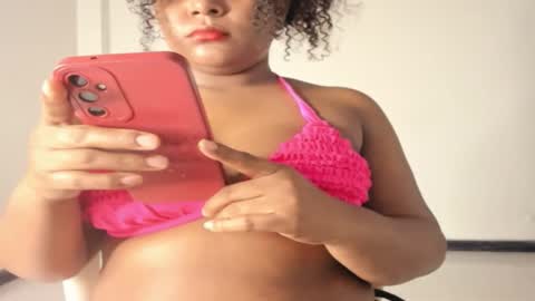 Snapshot of carolinagomez22 chatting on October 2025 12:19:01 AM carolinagomez22 online show from October 2025 12:19:01 AM