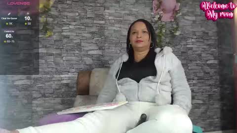 Snapshot of carolinajamess chatting on January 2025 04:48:02 AM Camelia online show from January 2025 04:48:02 AM