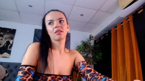 Snapshot of carolinapetra chatting on February 2026 06:40:02 AM Mellany online show from February 2026 06:40:02 AM