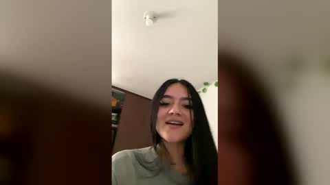 Snapshot of carolinaw_ chatting on April 2026 06:16:02 PM Carolina online show from April 2026 06:16:02 PM