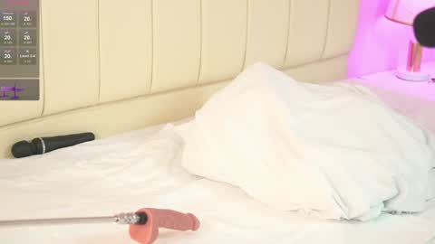 Snapshot of caroline_adams_ chatting on December 2024 09:29:02 PM GMT-5 1600-2230 online show from December 2024 09:29:02 PM